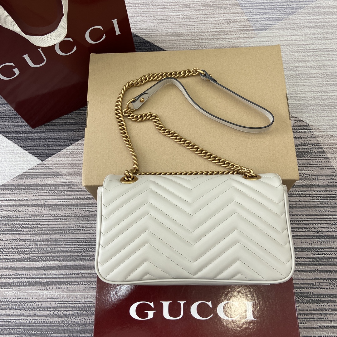 Gucci Marmont Leather Shoulder Bag with Chain, White, 26cm x 15cm x 7cm 4 i1743870119 4044 0