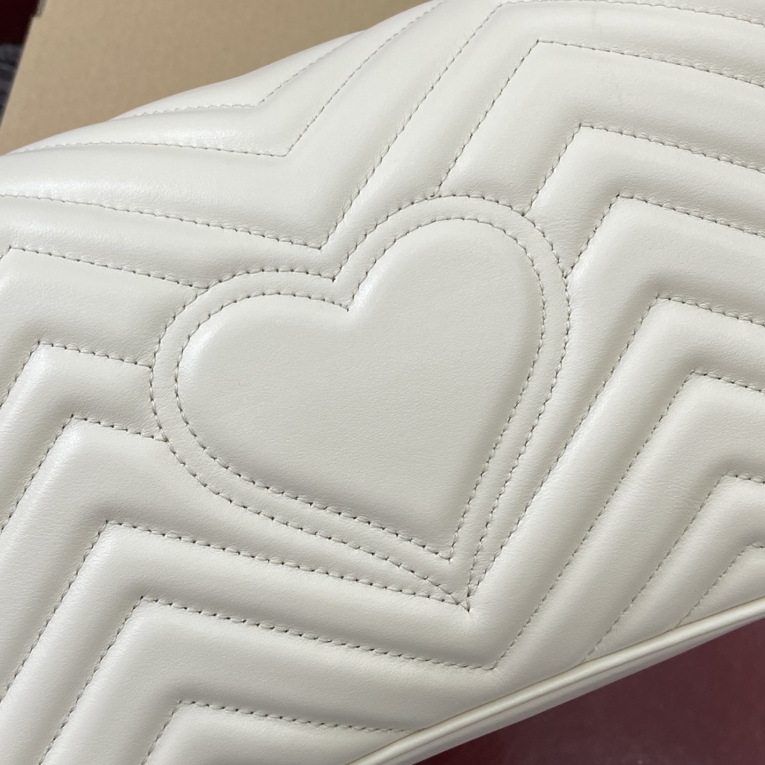 Gucci Marmont White Leather Shoulder Bag with Chain Strap, 26cm 4 i1743870196 5049 0