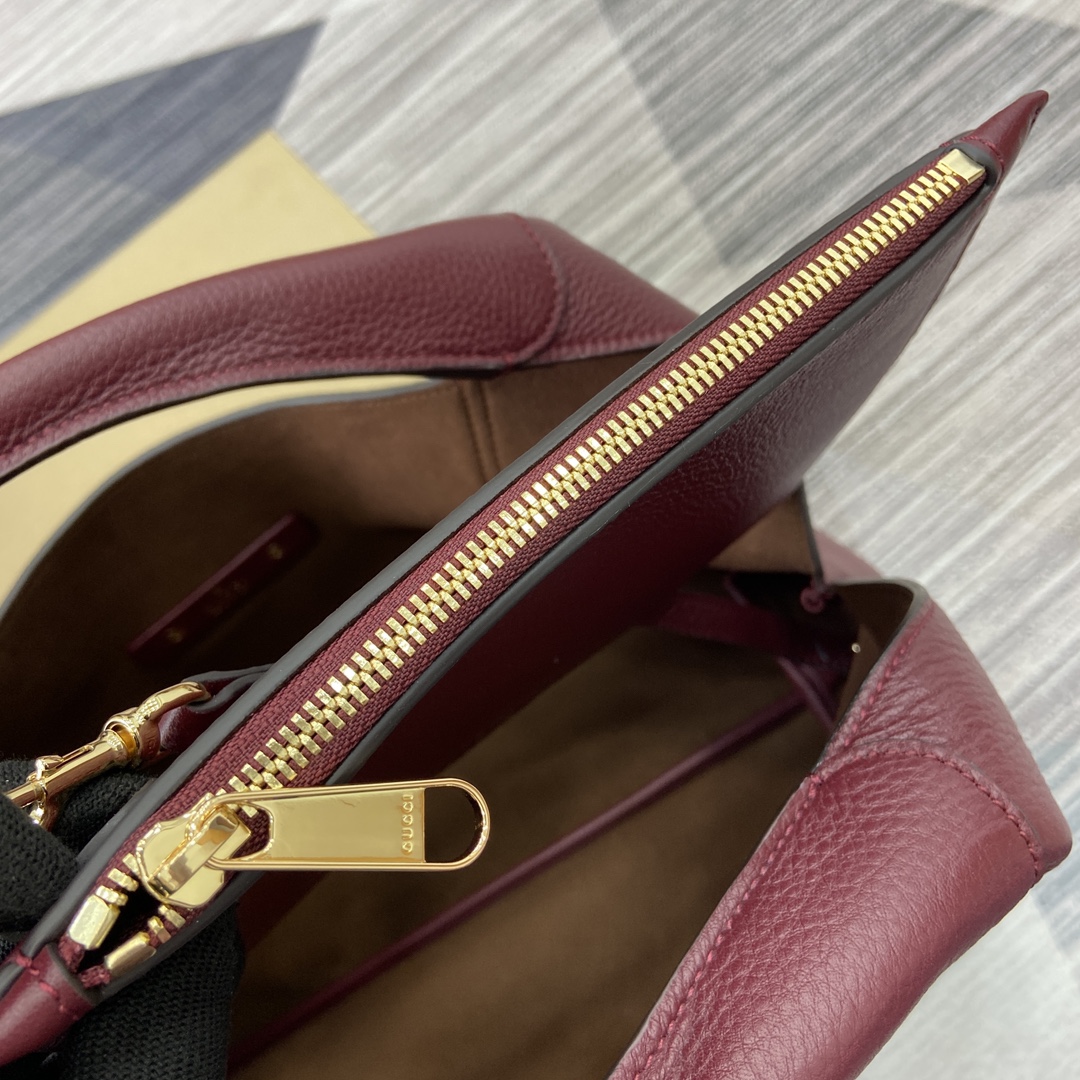 Gucci Softbit Shoulder Bag in Ankara Red Leather with Horsebit Detail 10 i1744037387 3796 0