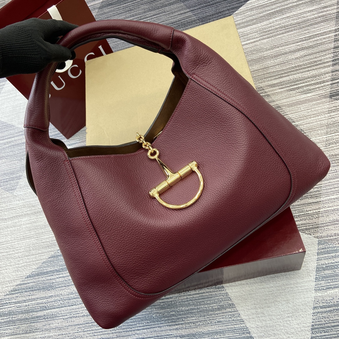Gucci Softbit Shoulder Bag in Ankara Red Leather with Horsebit Detail 11 i1744037388 445 0