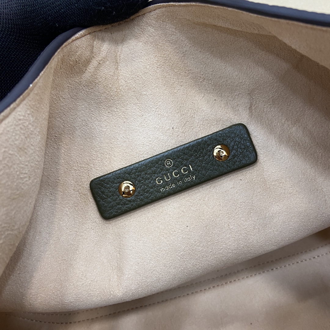 Gucci Softbit Green Leather Shoulder Bag with Horsebit Detail and Removable Pouch 11 i1744398929 163 0