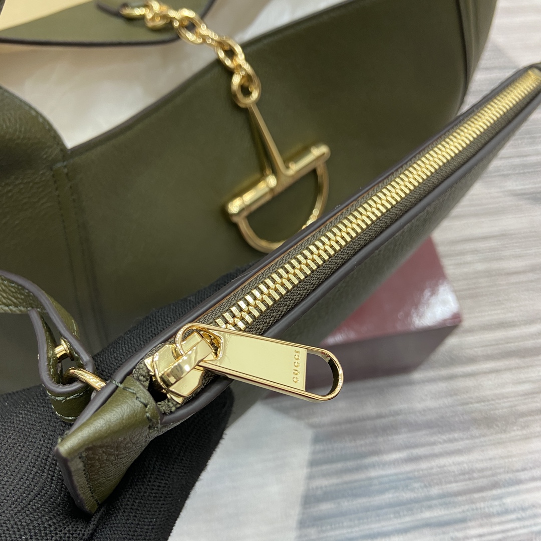 Gucci Softbit Green Leather Shoulder Bag with Horsebit Detail and Removable Pouch 12 i1744398929 191 0