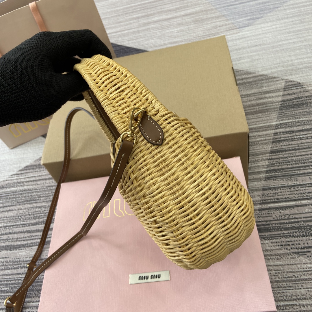Miu Miu Wander Woven Shoulder Bag with Matelassé Detail - Brown 5 i1744539064 1196 0