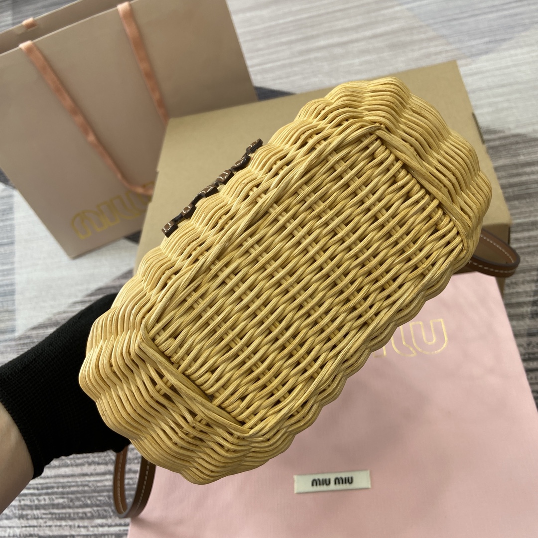 Miu Miu Wander Woven Shoulder Bag with Matelassé Detail - Brown 8 i1744539064 434 0