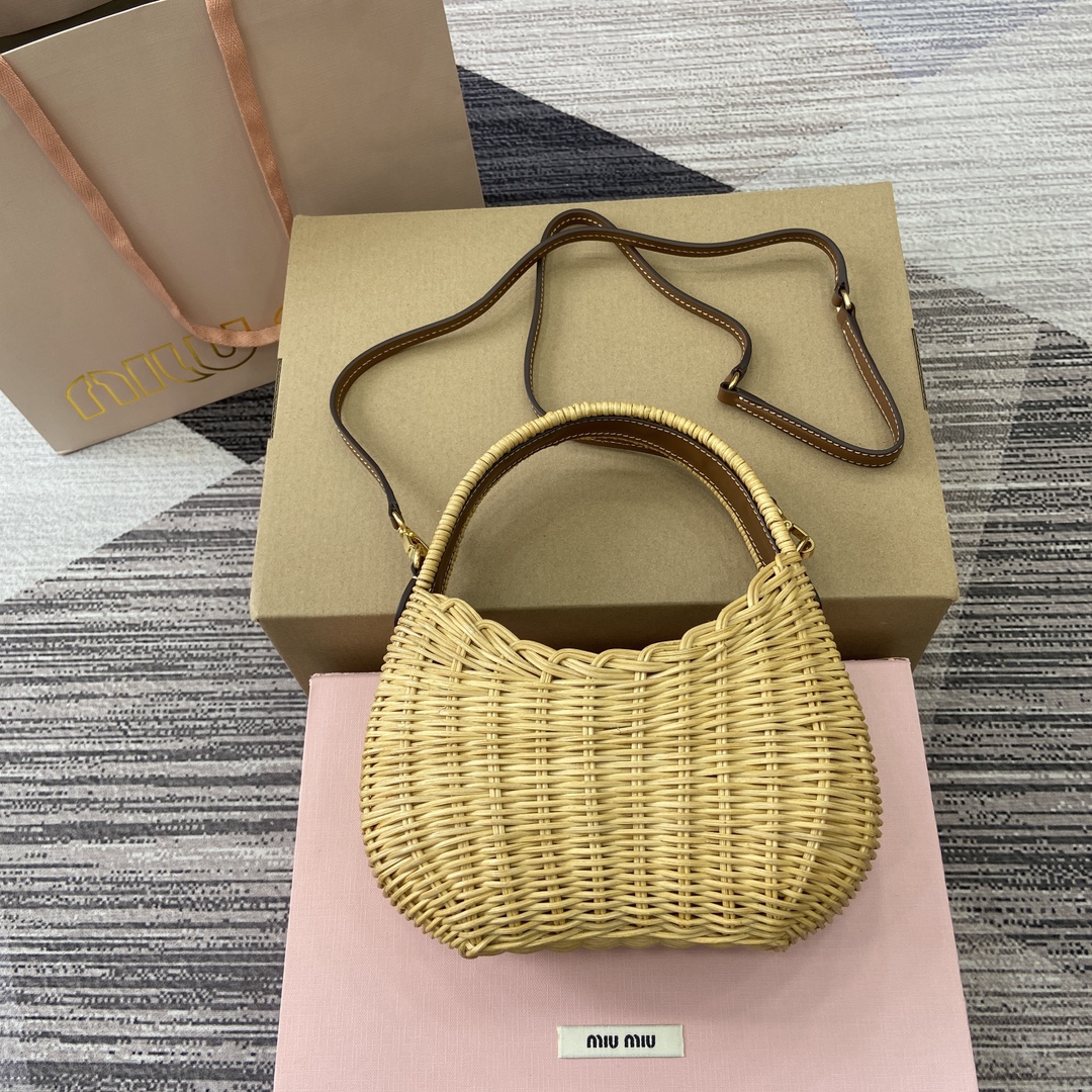 Miu Miu Wander Woven Shoulder Bag with Matelassé Detail - Brown 4 i1744539064 6033 0