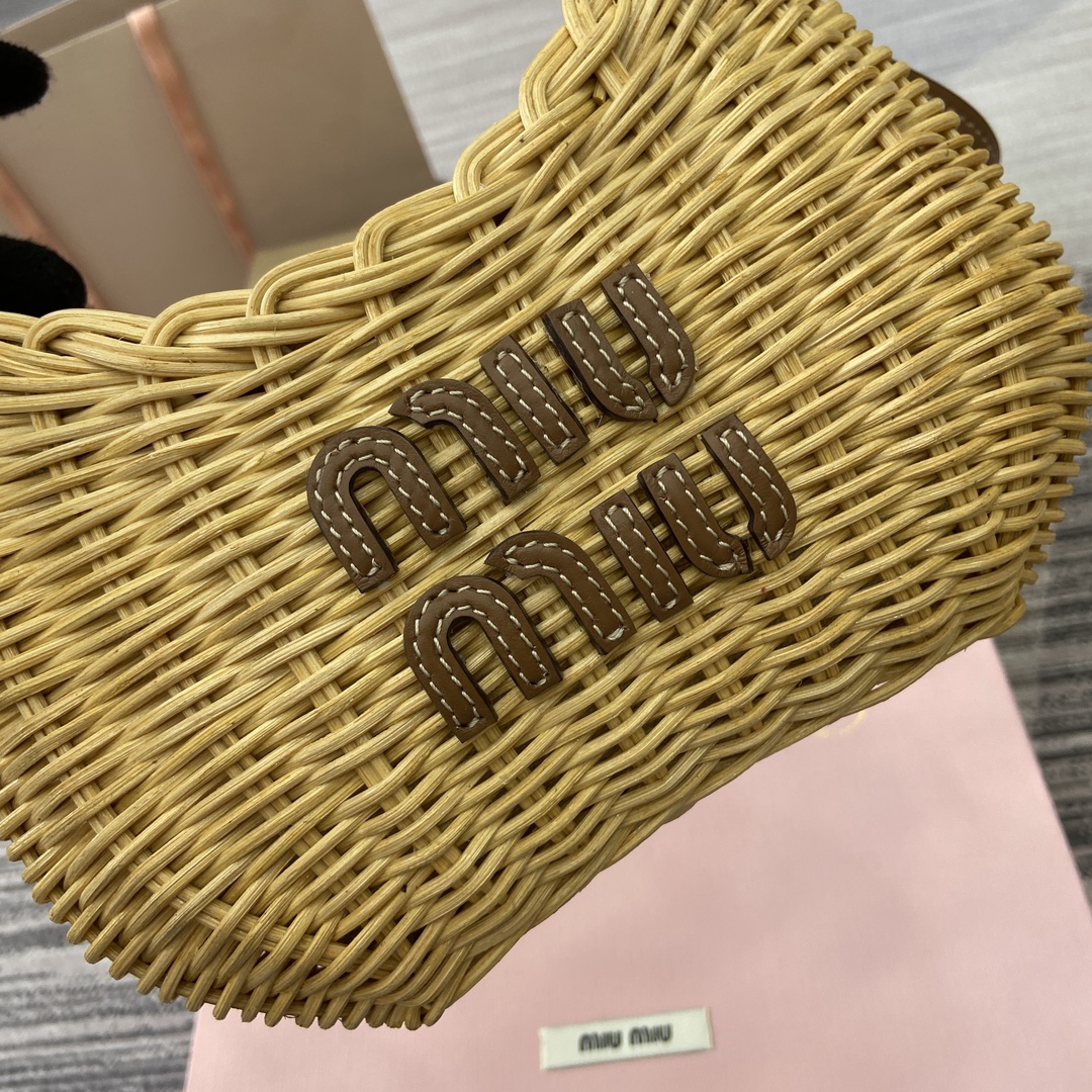 Miu Miu Wander Woven Shoulder Bag with Matelassé Detail - Brown 7 i1744539064 6056 0