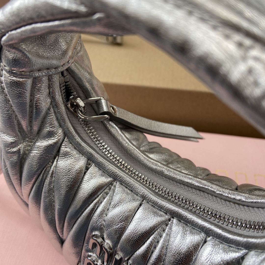 Miu Miu Mini MiuWander Silver Lambskin Matelassé Shoulder Bag 7 i1744539102 1115 0
