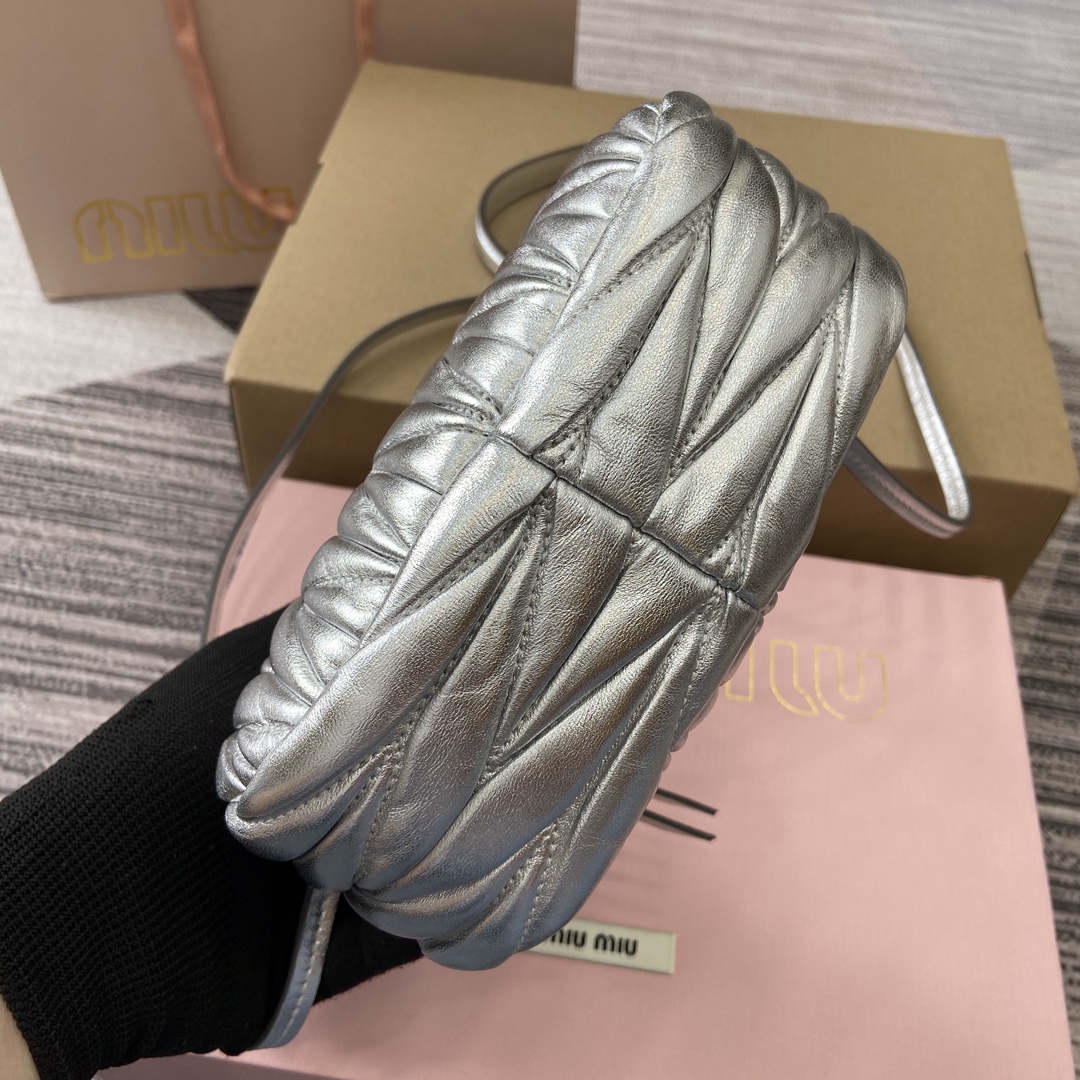 Miu Miu Mini MiuWander Silver Lambskin Matelassé Shoulder Bag 8 i1744539102 3490 0
