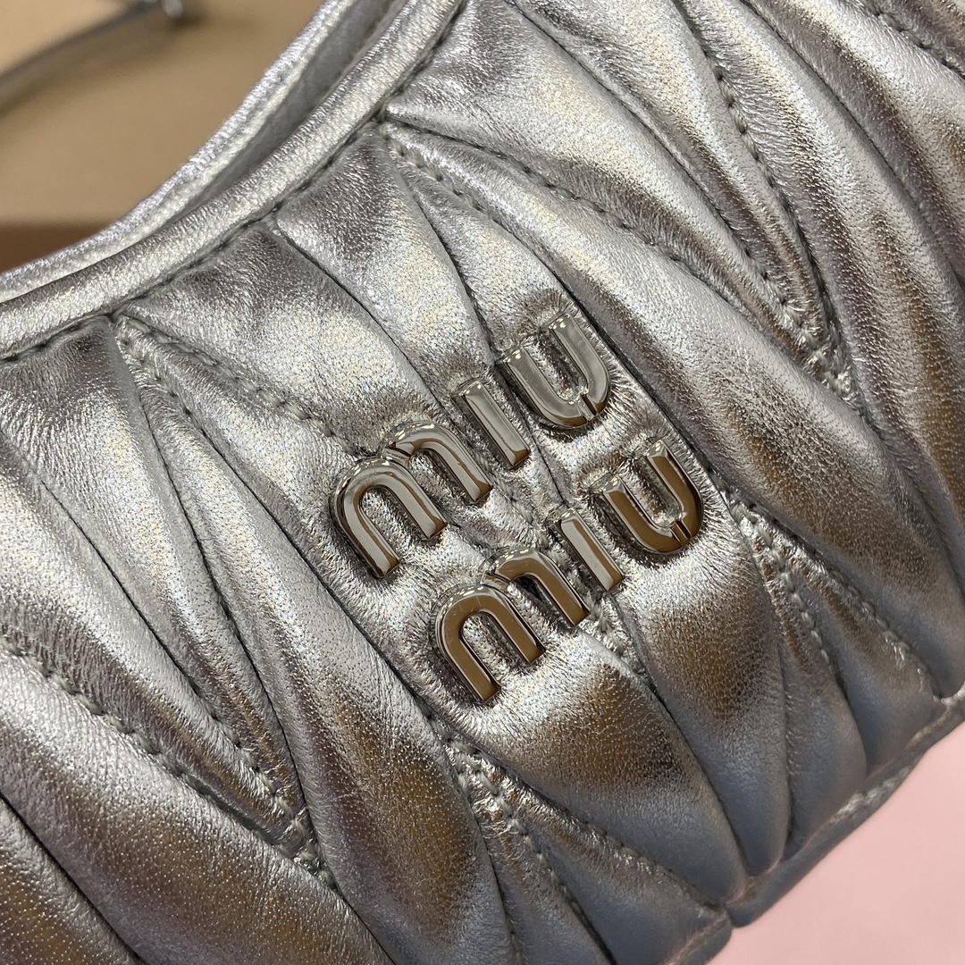 Miu Miu Mini MiuWander Silver Lambskin Matelassé Shoulder Bag 6 i1744539102 766 0