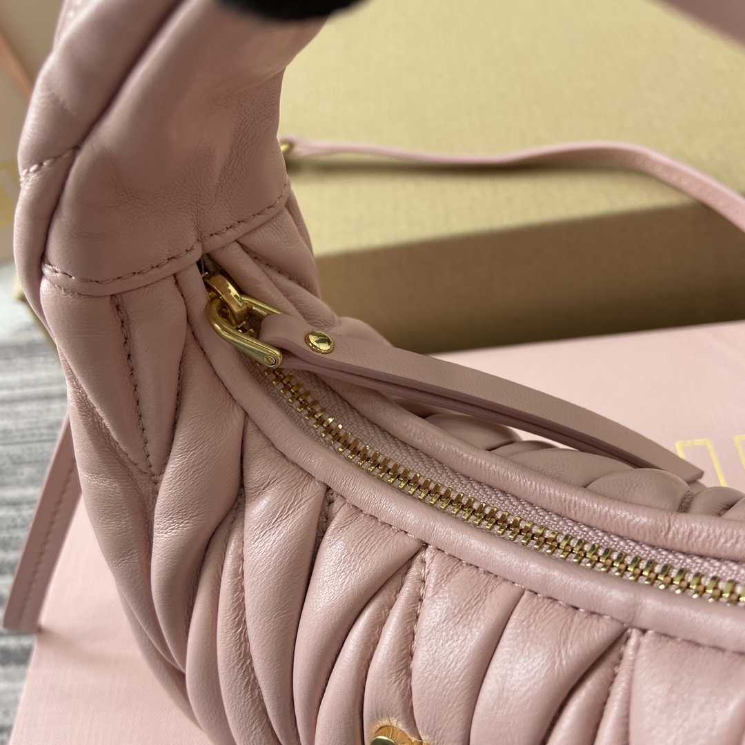 Miu Miu Mini MiuWander Bag Pink Lambskin Leather Matelasse Embroidery 8 i1744539123 4079 0