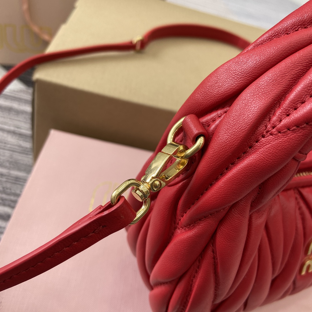 Miu Miu Mini MiuWander Red Lambskin Matelasse Shoulder Bag 11 i1744539146 555 0