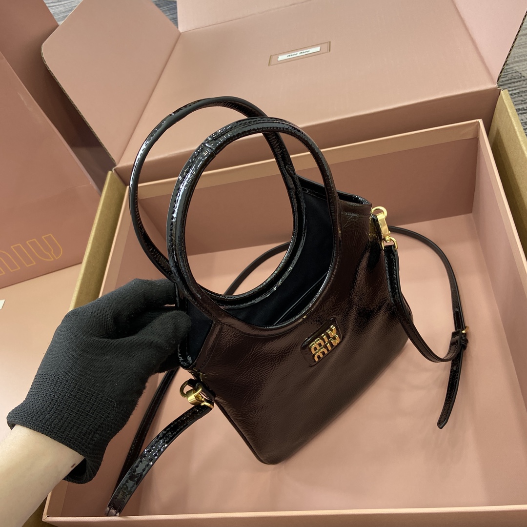 Miu Miu Mini Tote Bag in Black Patent Leather with Embossed Logo 6 i1744945630 9849 0