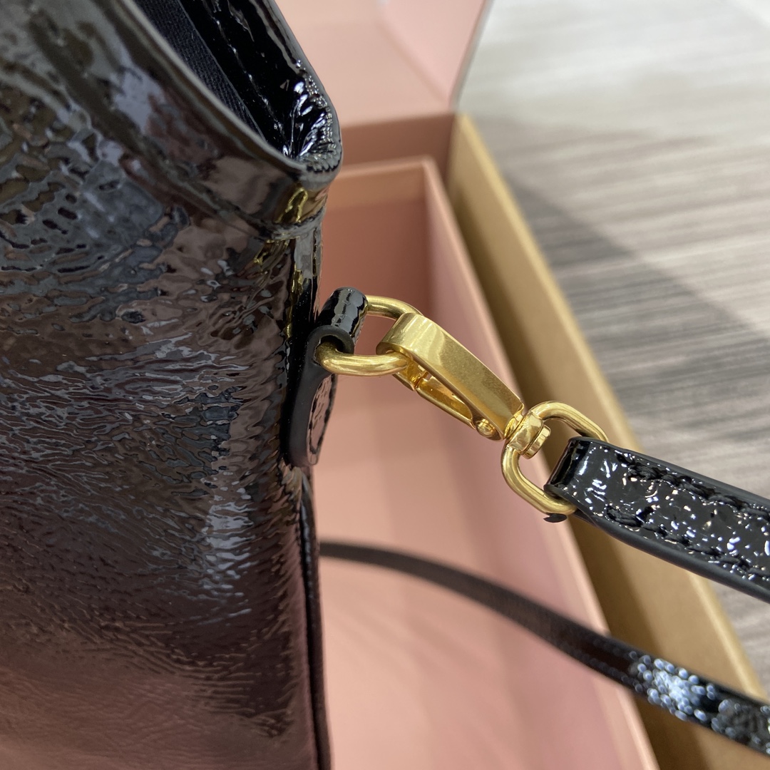 Miu Miu Mini Tote Bag in Black Patent Leather with Embossed Logo 9 i1744945631 4295 0