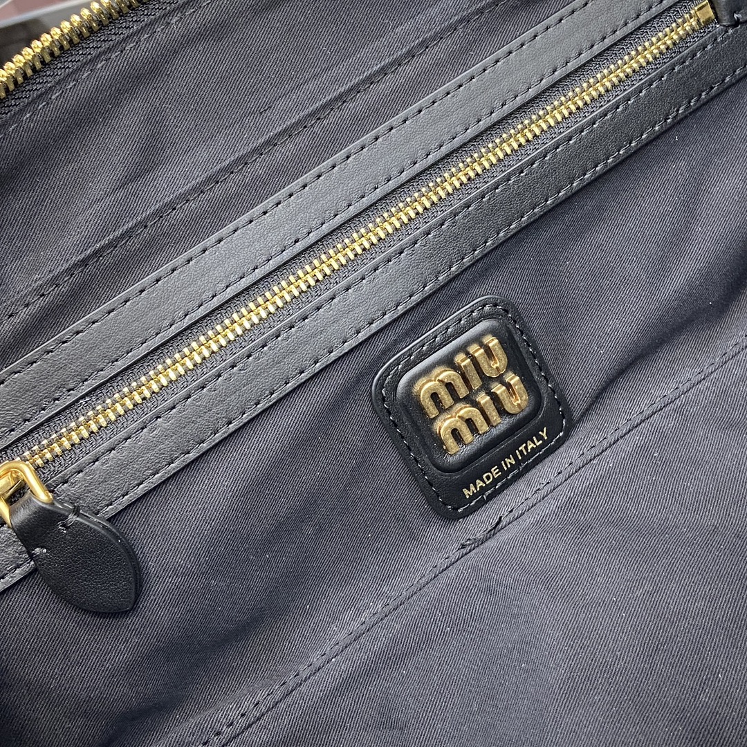 Miu Miu Beau Handbag in Black Patent Leather - Chic & Compact Design 11 i1744945731 9955 0