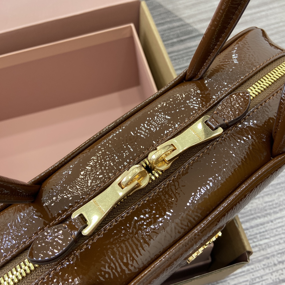 Miu Miu Beau Handbag: Retro Style, Modern Spirit, Top Imported Oil Wax Leather 7 i1744945746 1257 0