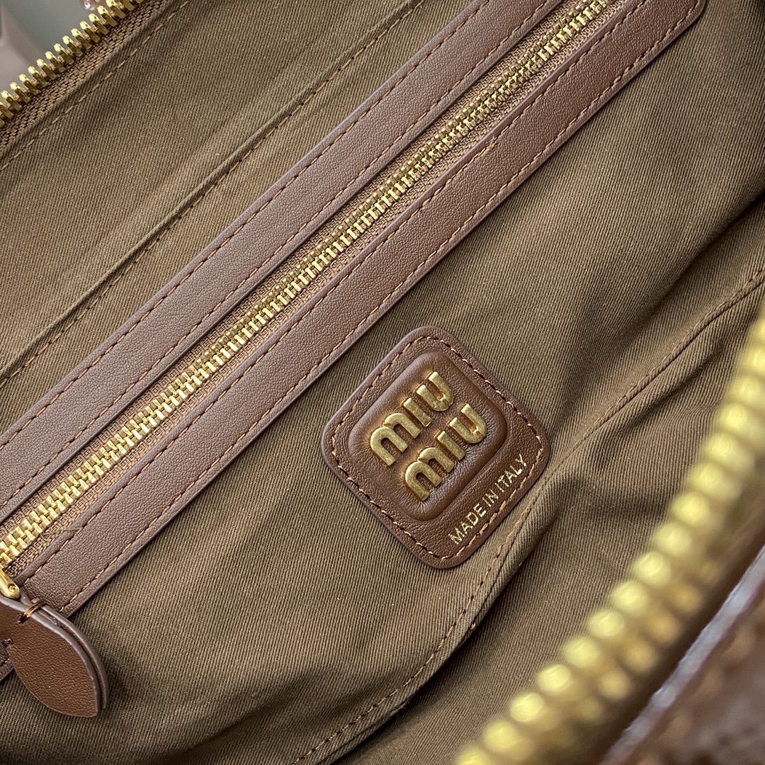 Miu Miu Beau Handbag: Retro Style, Modern Spirit, Top Imported Oil Wax Leather 11 i1744945746 1281 0