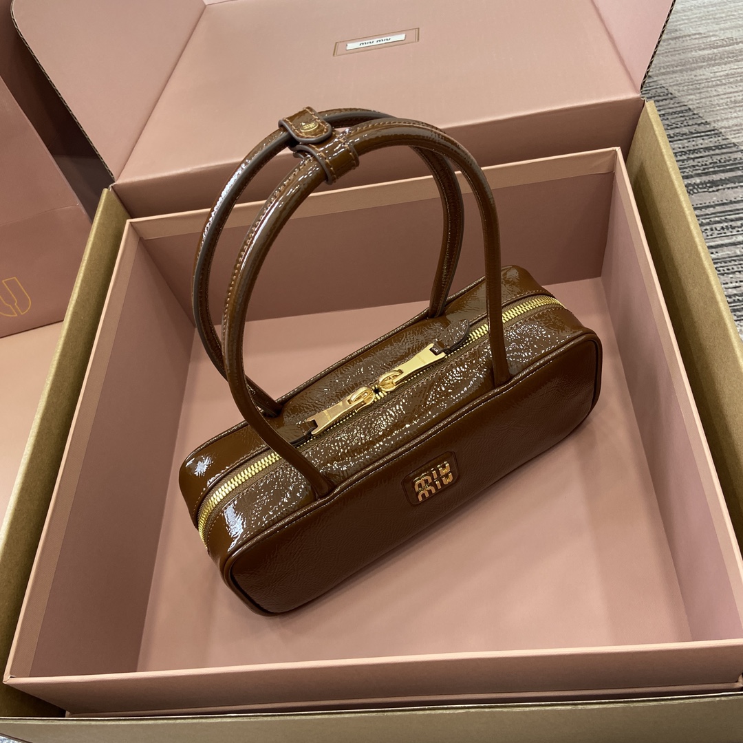 Miu Miu Beau Handbag: Retro Style, Modern Spirit, Top Imported Oil Wax Leather 5 i1744945746 570 0