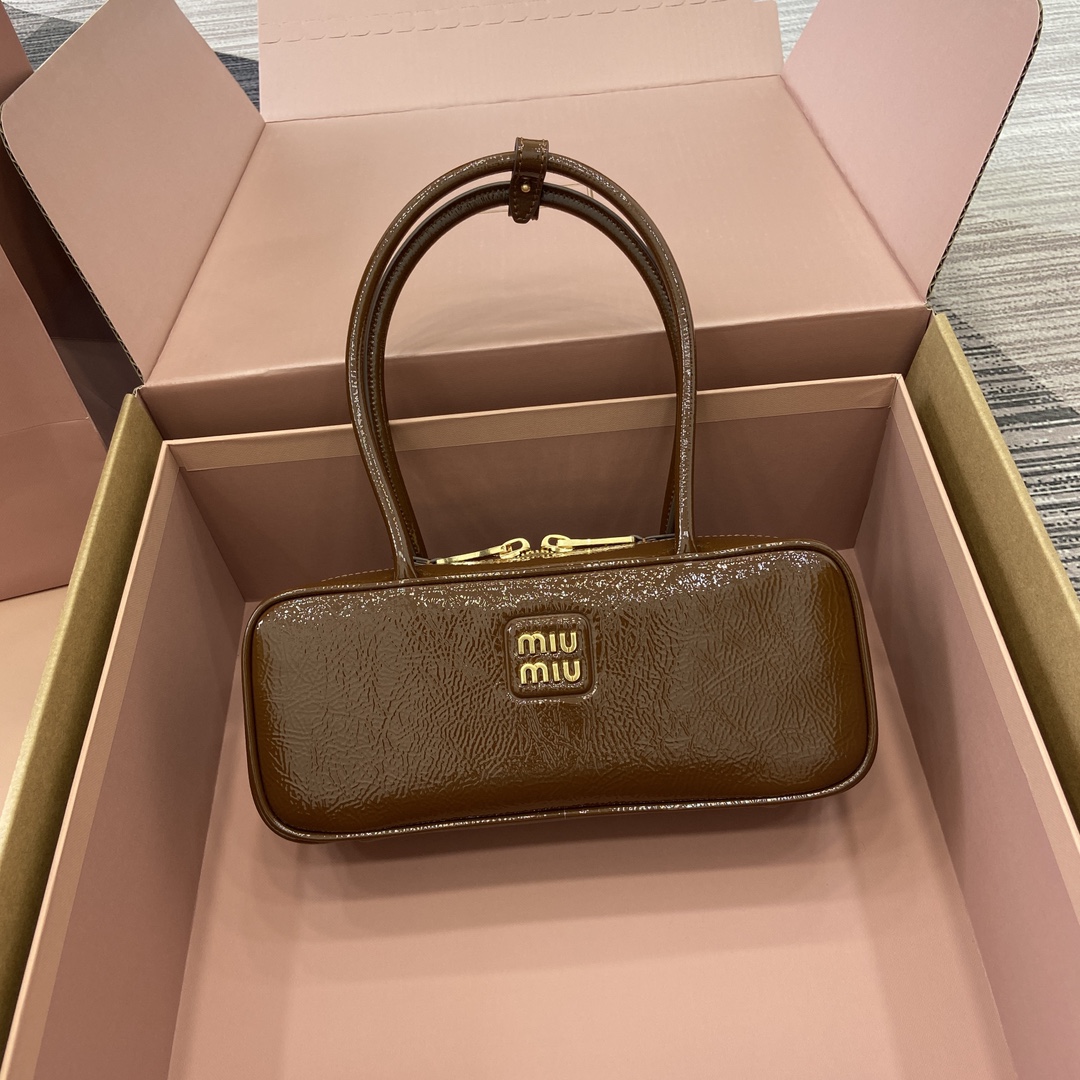 Miu Miu Beau Handbag: Retro Style, Modern Spirit, Top Imported Oil Wax Leather 2 i1744945746 7323 0