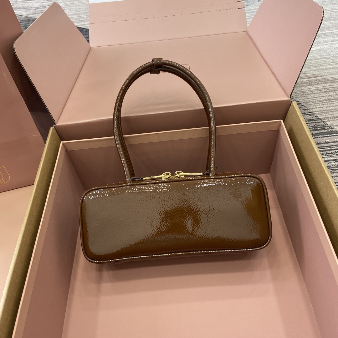 Miu Miu Beau Handbag: Retro Style, Modern Spirit, Top Imported Oil Wax Leather 3 i1744945746 9449 0