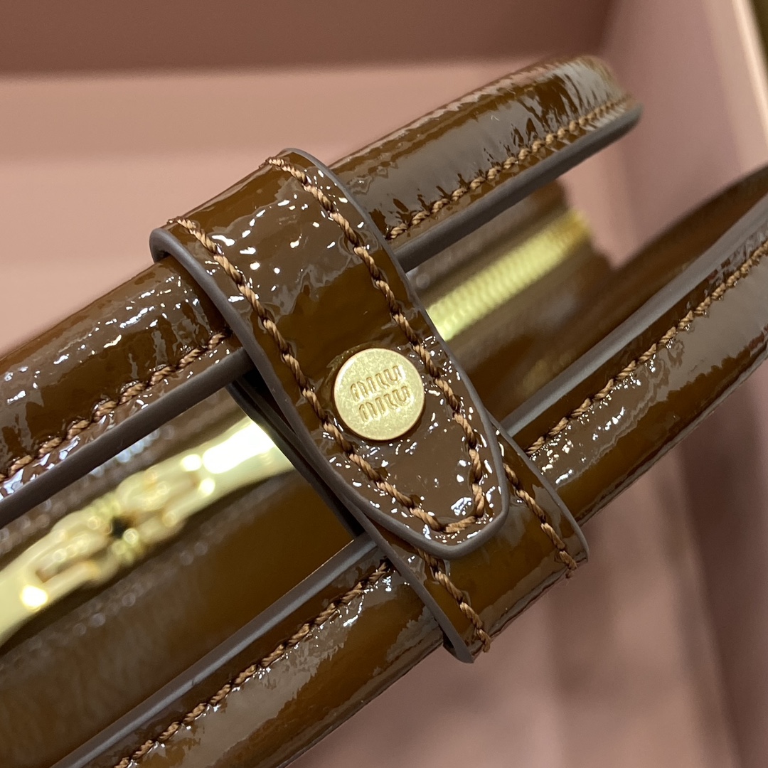 Miu Miu Beau Handbag: Retro Style, Modern Spirit, Top Imported Oil Wax Leather 6 i1744945746 987 0