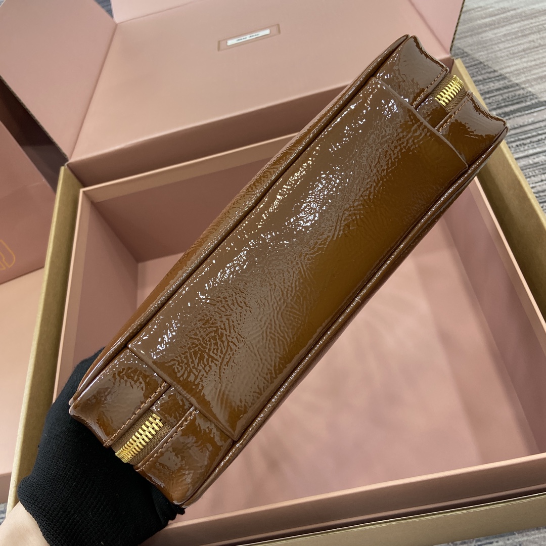 Miu Miu Beau Handbag: Retro Style, Modern Spirit, Top Imported Oil Wax Leather 9 i1744945746 9967 0
