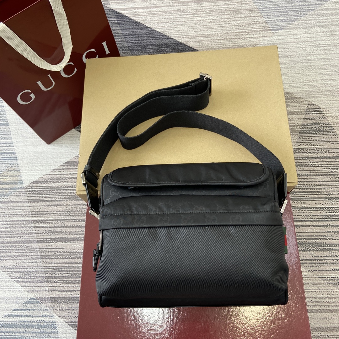 GUCCI 黑色GG尼龍 織帶 斜背包