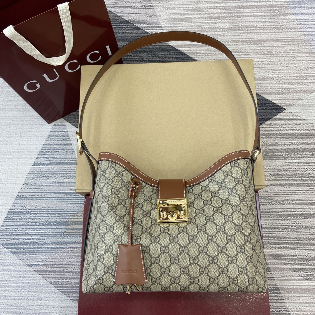 GUCCI Padlock 肩背包 织带衬里 拉链隔层