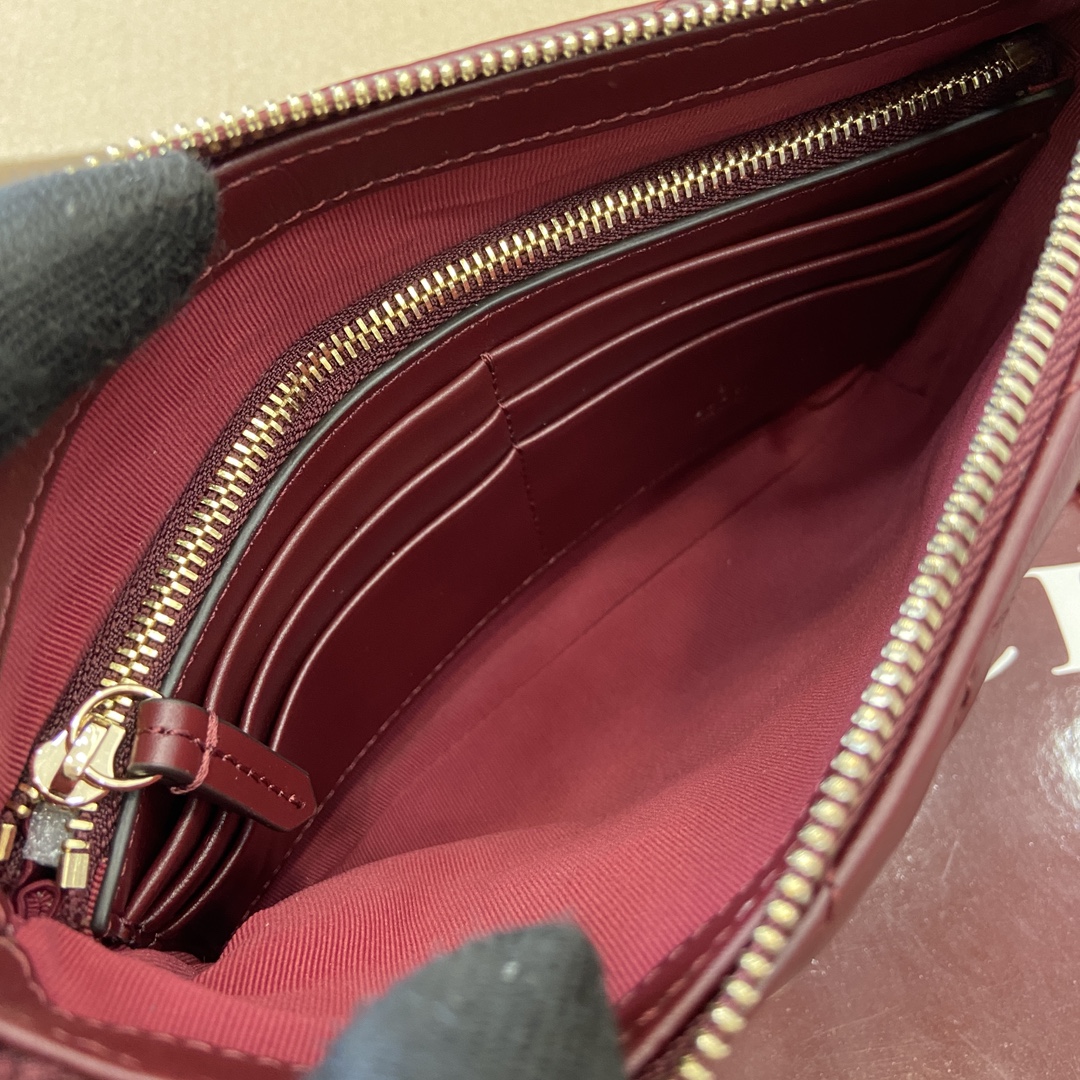 Gucci Marmont Red Leather Chain Wallet, 21cm x 15cm x 3.5cm, Model 837742 10 i1750672839 8650 6