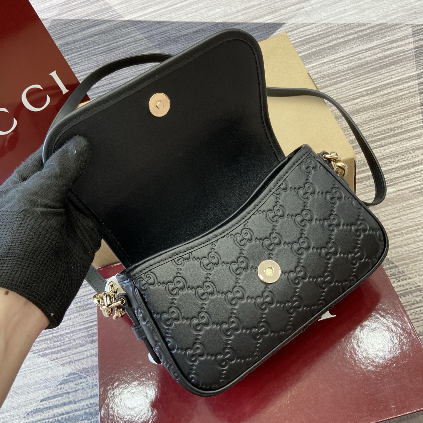 Gucci Emblem Black Embossed Leather Shoulder Bag with Chain Strap 8 i1753426779056 6146 0 8