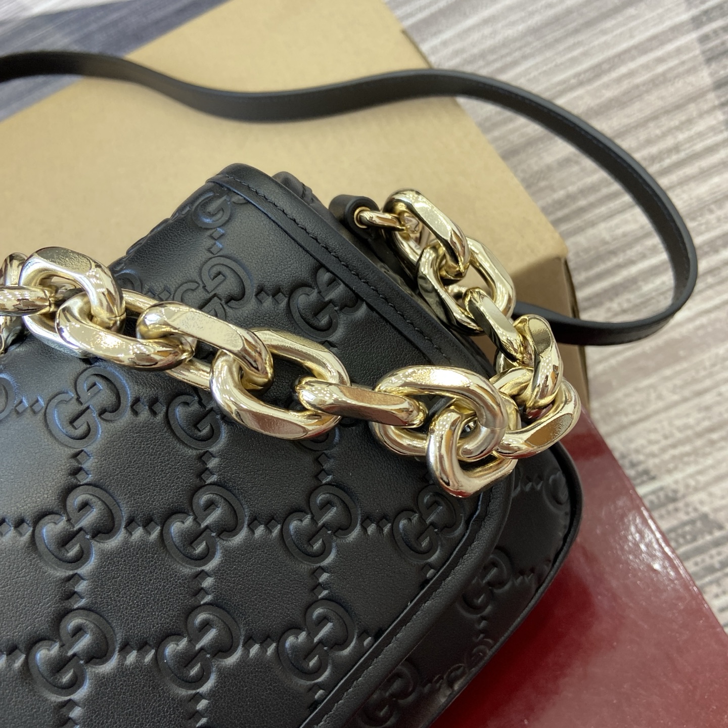 Gucci Emblem Black Embossed Leather Shoulder Bag with Chain Strap 5 i1753426779228 424 0 5