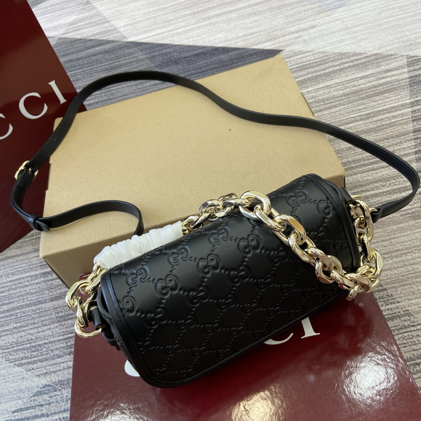 Gucci Emblem Black Embossed Leather Shoulder Bag with Chain Strap 11 i1753426779311 606 0 3