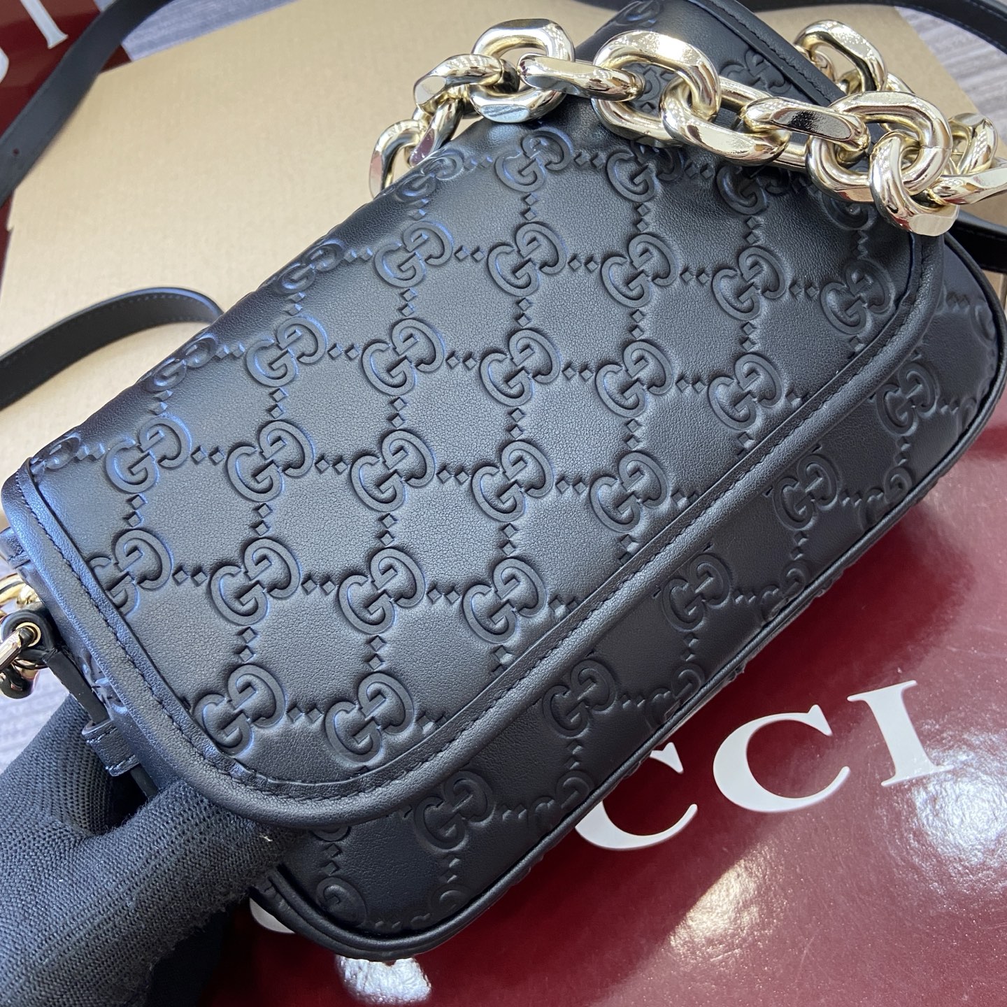Gucci Emblem Black Embossed Leather Shoulder Bag with Chain Strap 6 i1753426783680 1372 0 6