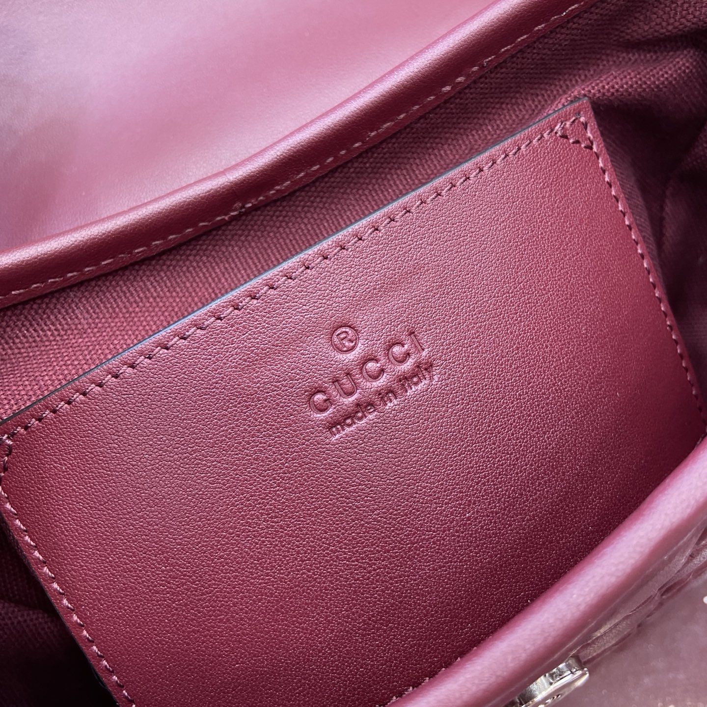 Gucci Emblem Red Leather Shoulder Bag with Chain Strap - Style 847448 11 i1753426790474 8223 0 10