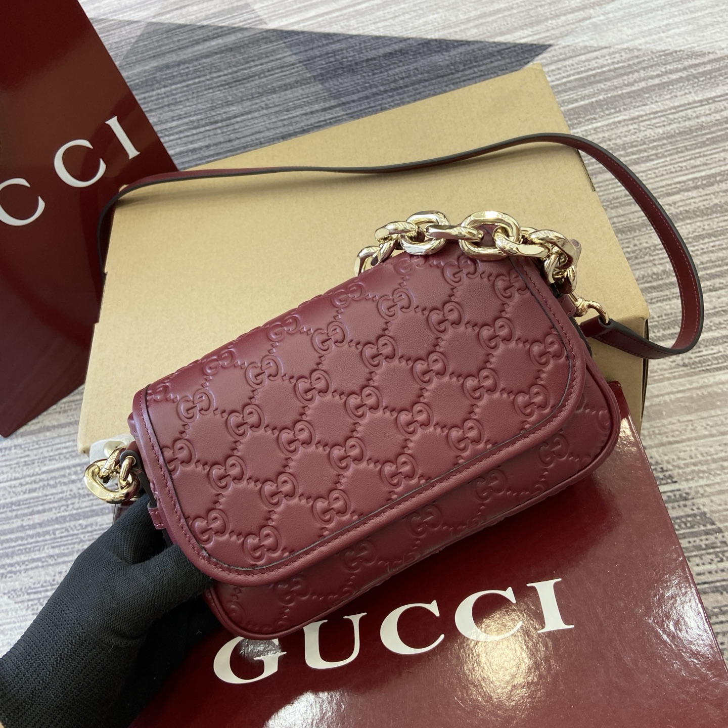 Gucci Emblem Red Leather Shoulder Bag with Chain Strap - Style 847448