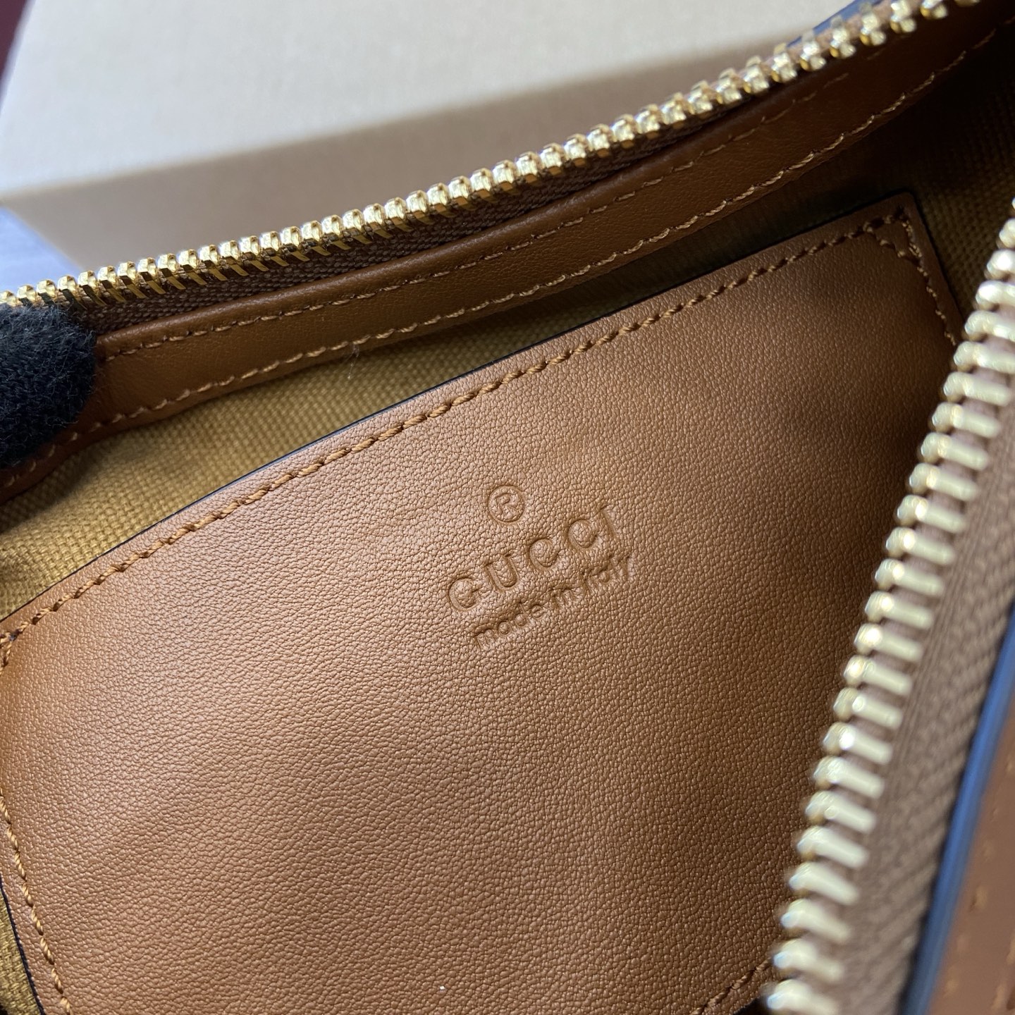 Gucci Emblem Embossed Leather Shoulder Bag - Brown, 22 cm x 14 cm x 8 cm 14 i1753426845331 7381 0 12