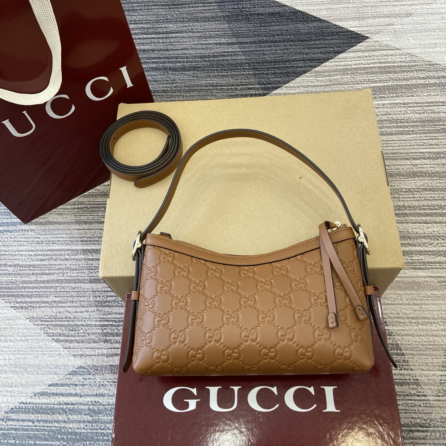 Gucci Emblem Embossed Leather Shoulder Bag - Brown, 22 cm x 14 cm x 8 cm 4 i1753426845378 7950 0 1