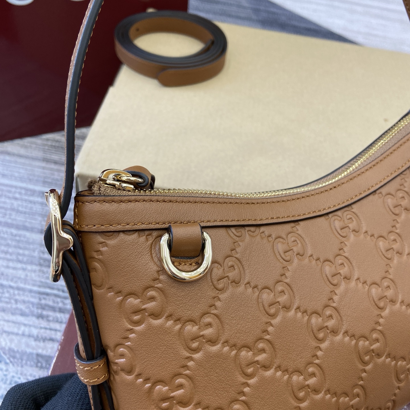 Gucci Emblem Embossed Leather Shoulder Bag - Brown, 22 cm x 14 cm x 8 cm 7 i1753426845427 9416 0 6