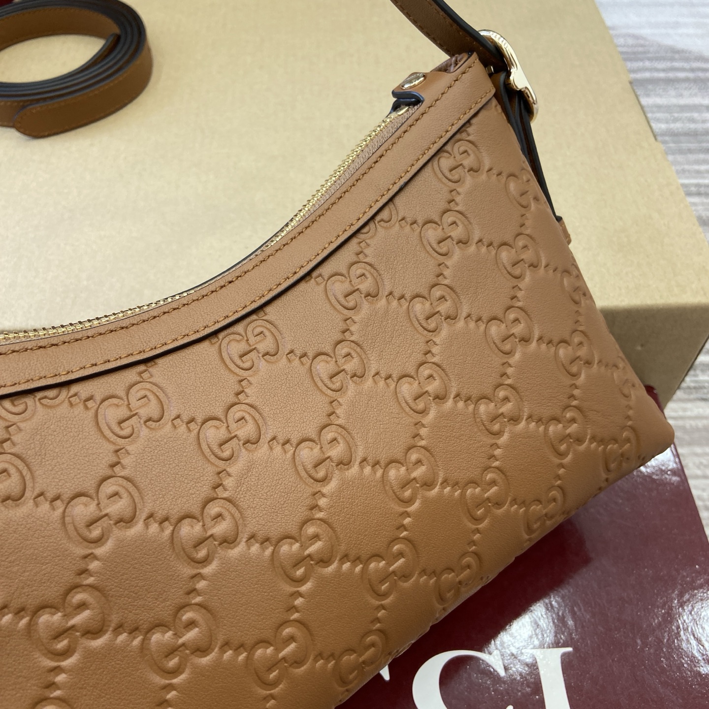 Gucci Emblem Embossed Leather Shoulder Bag - Brown, 22 cm x 14 cm x 8 cm 12 i1753426845459 4458 0 7