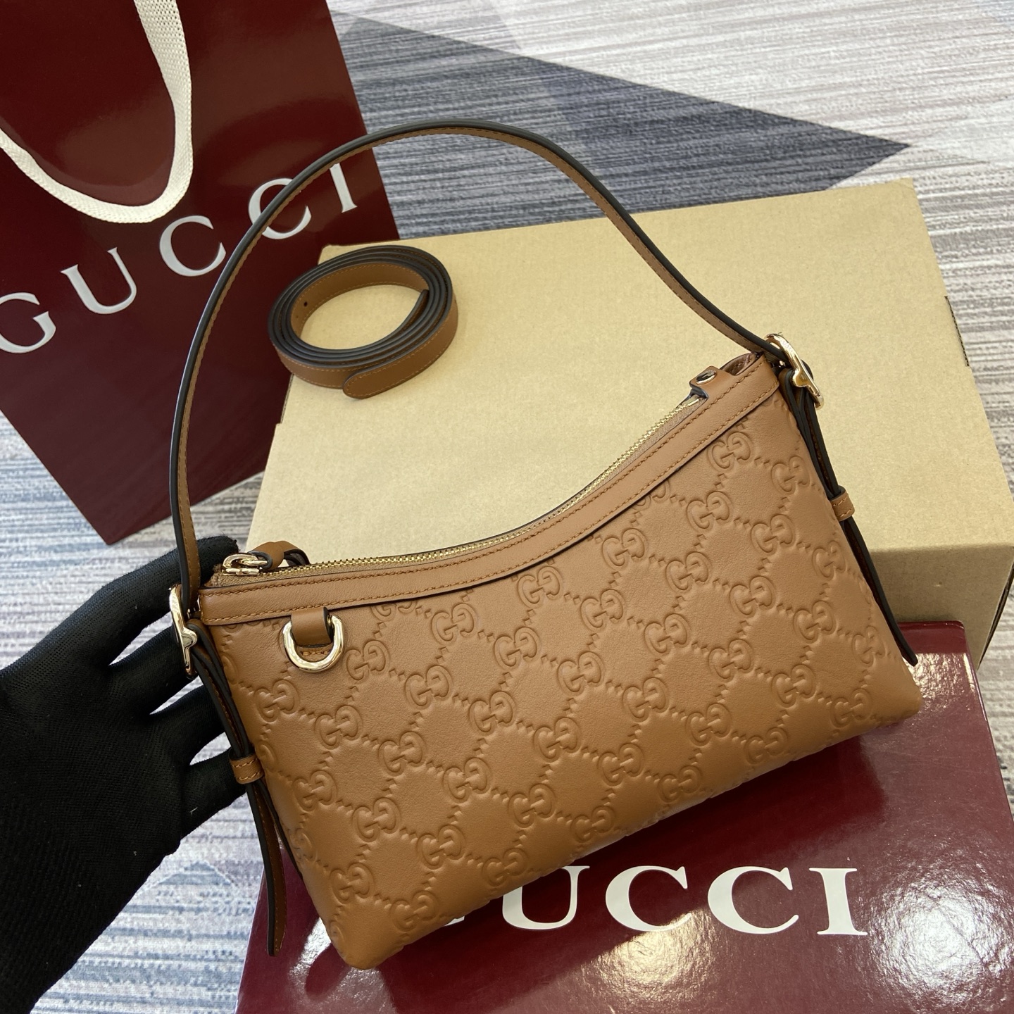 Gucci Emblem Embossed Leather Shoulder Bag - Brown, 22 cm x 14 cm x 8 cm 2 i1753426850509 9896 0 8