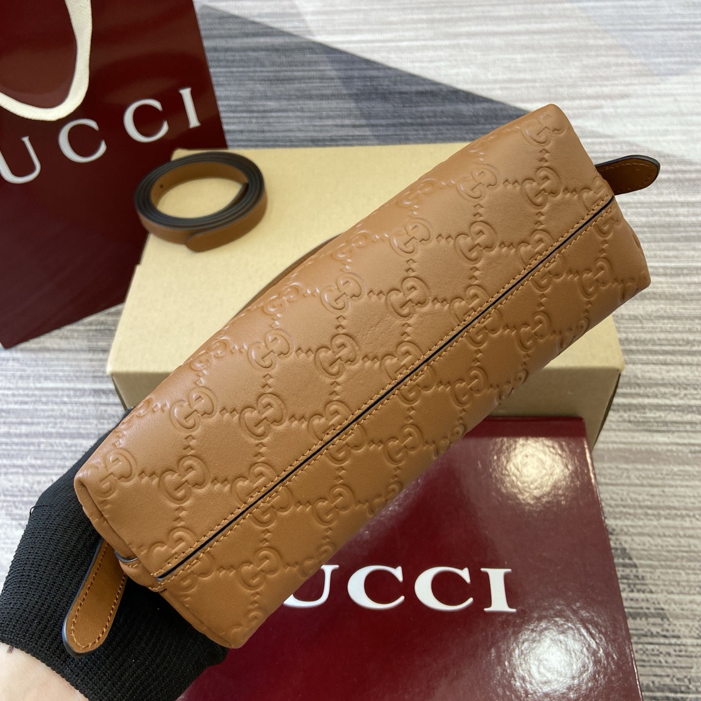 Gucci Emblem Embossed Leather Shoulder Bag - Brown, 22 cm x 14 cm x 8 cm 8 i1753426850521 9688 0 9
