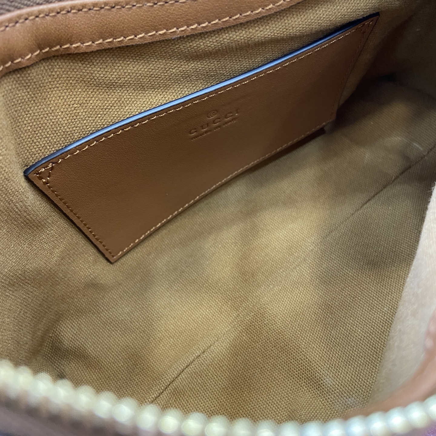 Gucci Emblem Embossed Leather Shoulder Bag - Brown, 22 cm x 14 cm x 8 cm 10 i1753426852191 1371 0 11