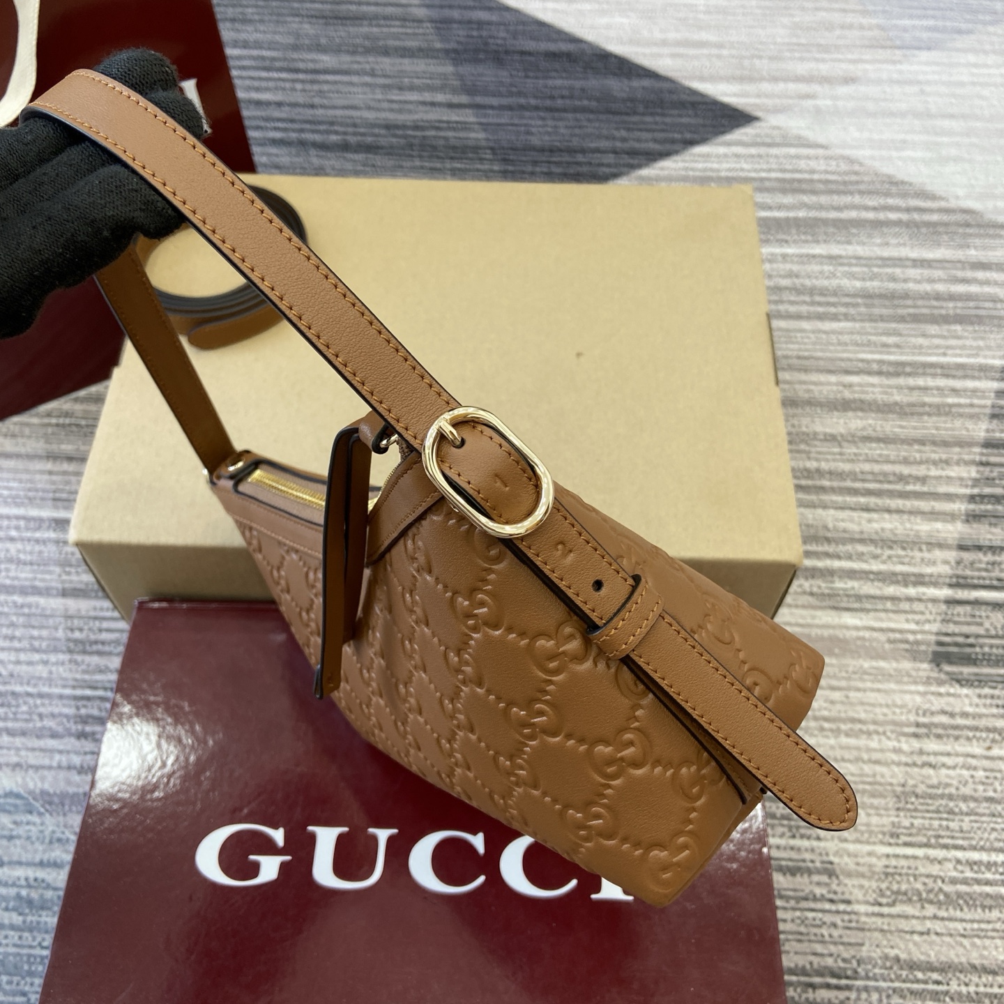 Gucci Emblem Embossed Leather Shoulder Bag - Brown, 22 cm x 14 cm x 8 cm 11 i1753426852197 5907 0 2