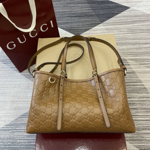 Gucci Emblem Small Tote Bag Brown Leather Adjustable Strap, 30cm 1 Gucci Emblem Small Tote Bag Brown Leather Adjustable Strap, 30cm