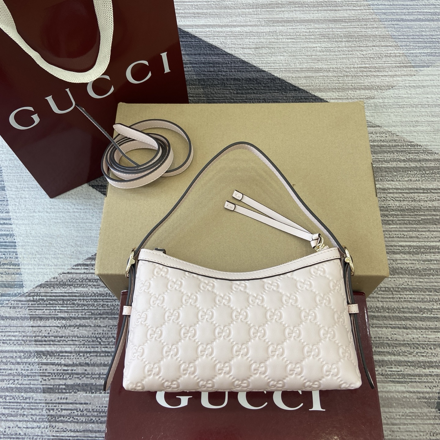 Gucci Emblem Embossed Leather Shoulder Bag - Light Pink, 22cm x 14cm x 8cm 4 i1753774518823 7291 0 1