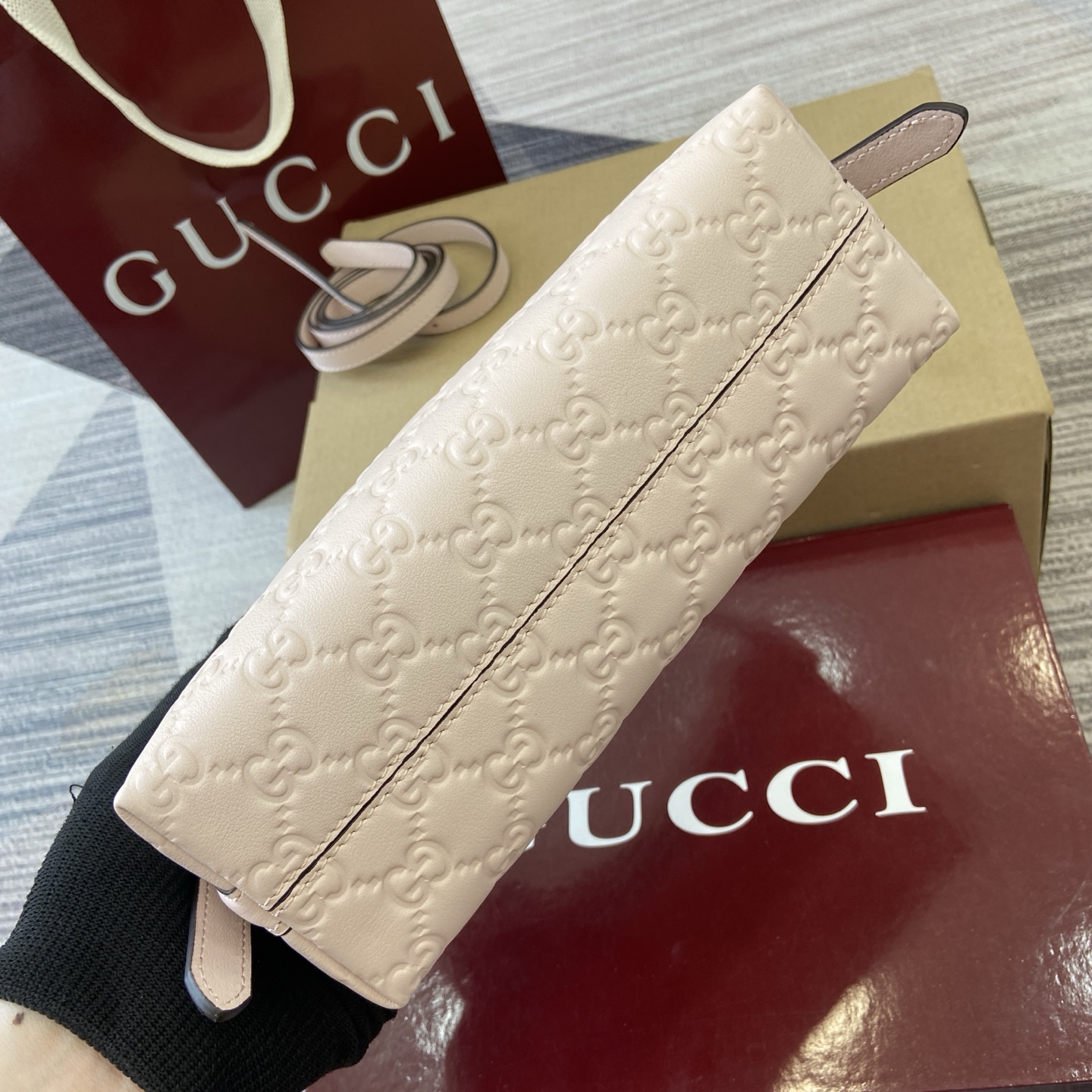 Gucci Emblem Embossed Leather Shoulder Bag - Light Pink, 22cm x 14cm x 8cm 7 i1753774518842 8046 0 9