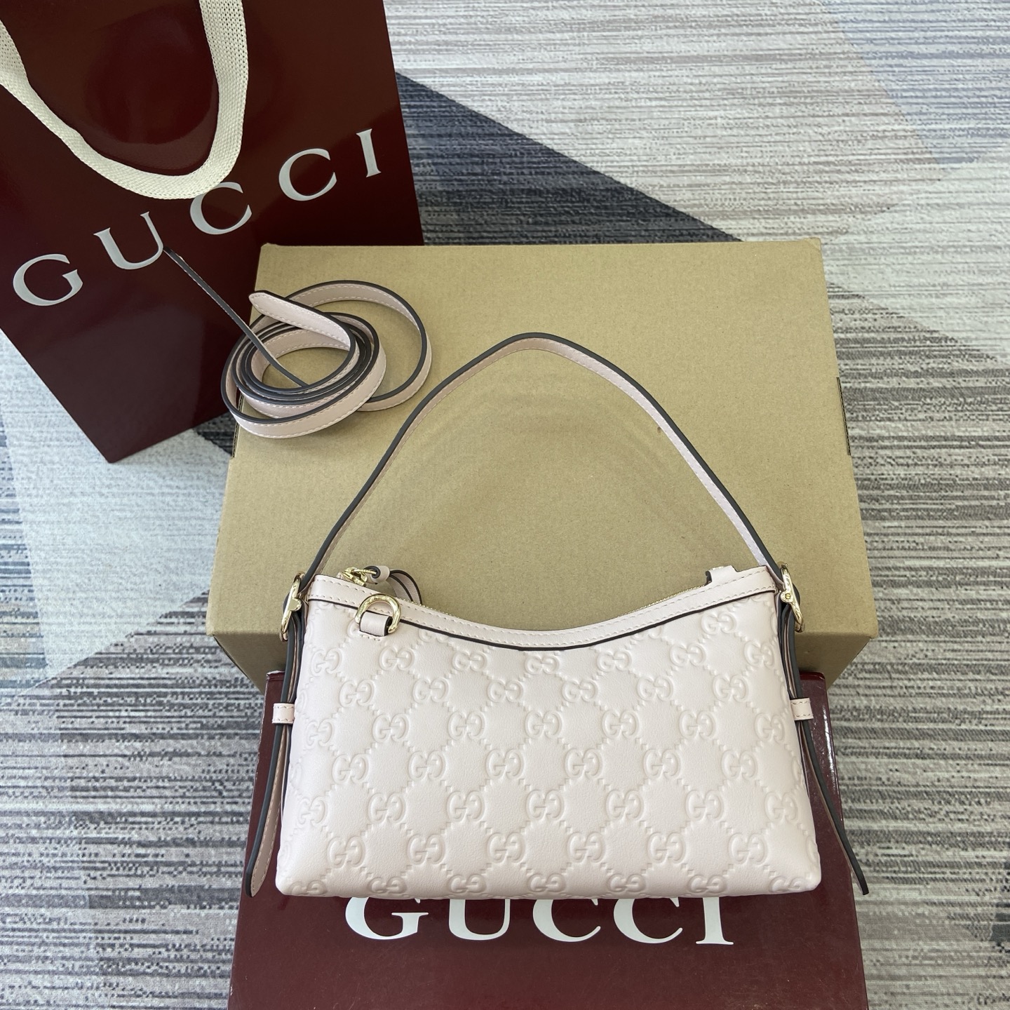 Gucci Emblem Embossed Leather Shoulder Bag - Light Pink, 22cm x 14cm x 8cm 3 i1753774520433 6296 0 0