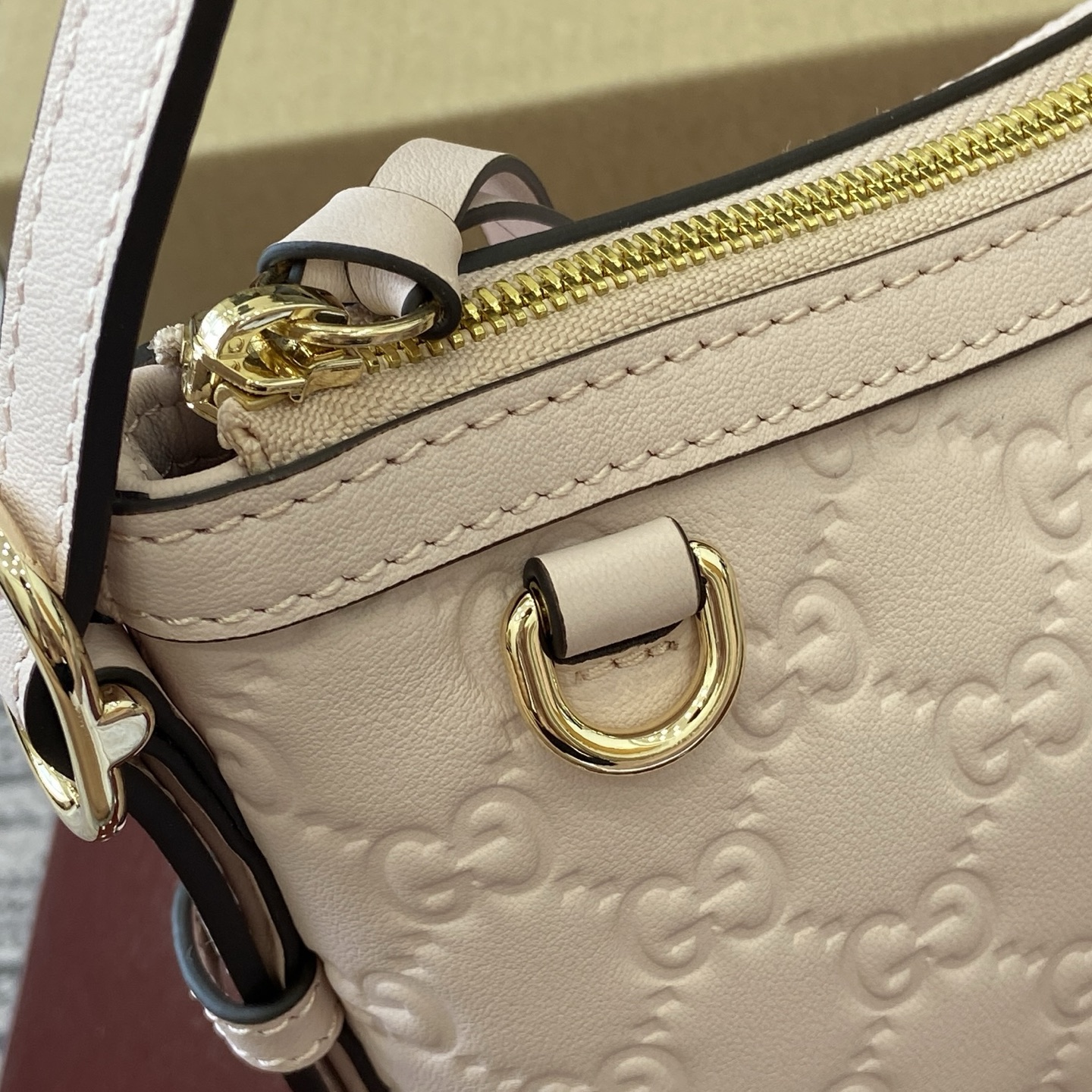 Gucci Emblem Embossed Leather Shoulder Bag - Light Pink, 22cm x 14cm x 8cm 6 i1753774520452 4392 0 4