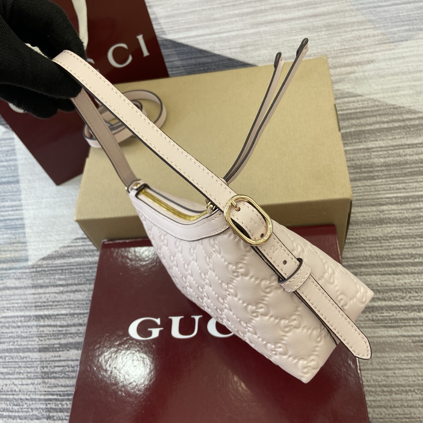 Gucci Emblem Embossed Leather Shoulder Bag - Light Pink, 22cm x 14cm x 8cm 5 i1753774520556 6707 0 2