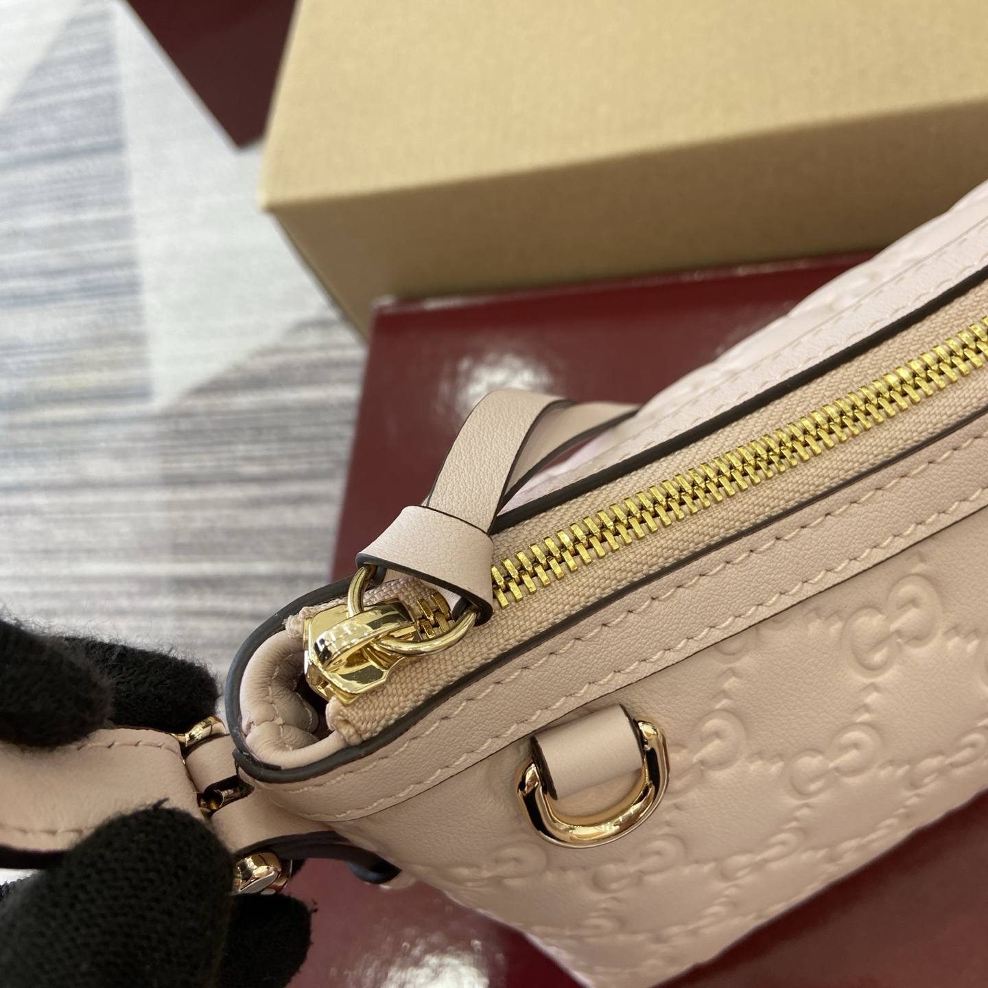 Gucci Emblem Embossed Leather Shoulder Bag - Light Pink, 22cm x 14cm x 8cm 8 i1753774520604 77 0 5
