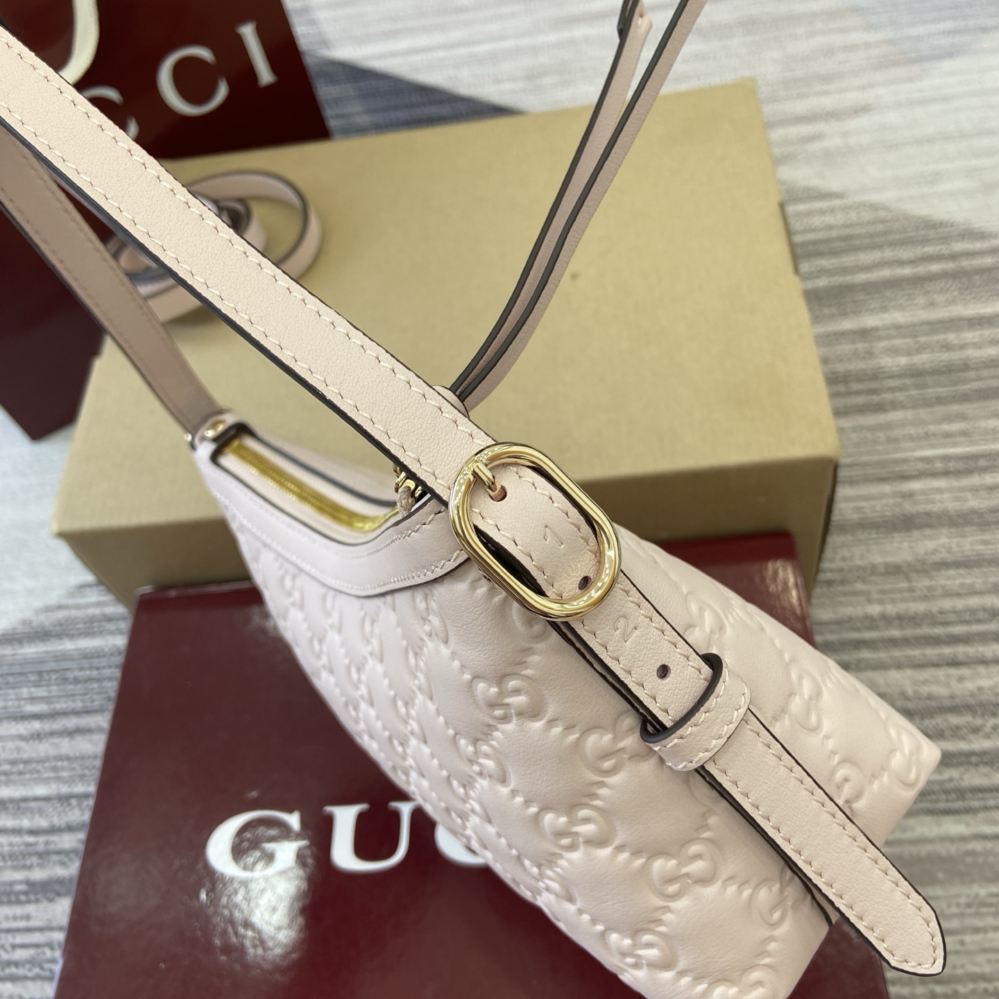 Gucci Emblem Embossed Leather Shoulder Bag - Light Pink, 22cm x 14cm x 8cm 13 i1753774520612 9319 0 3